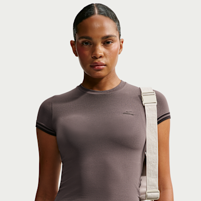 NikeSKIMS Stretch Knit Women's Cropped Crew-Neck Top. Nike.com